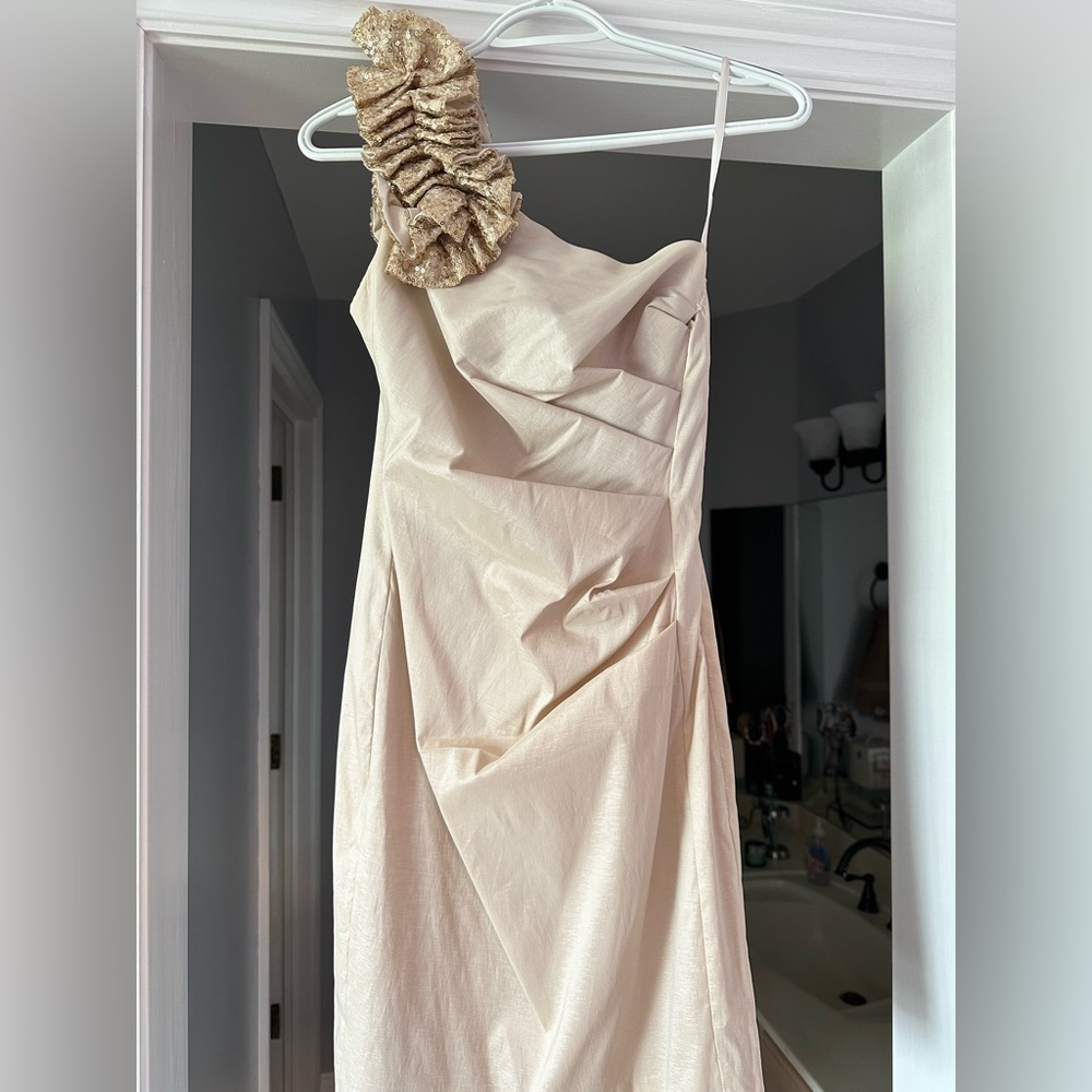 Selling a “Hailey Logan by Adrianna Papell” dress. Size 7/8.